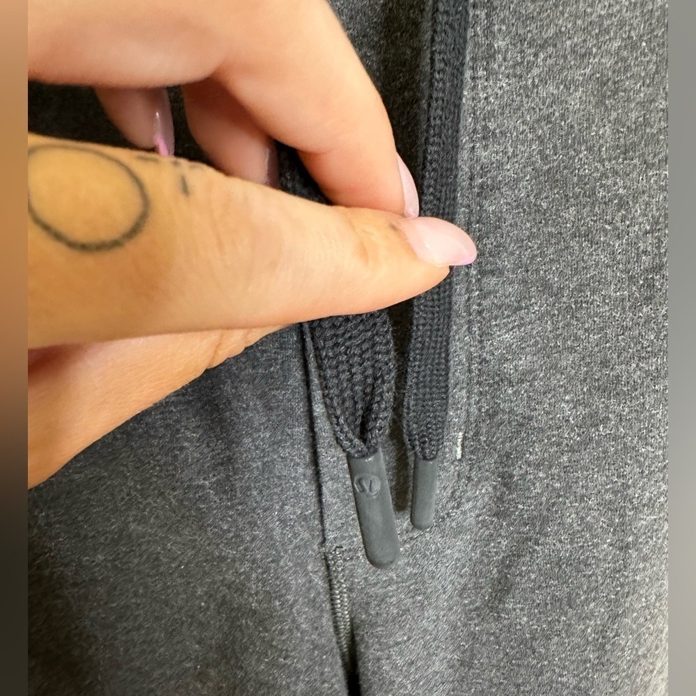 Lululemon Mens medium Shorts Heather‎ gray - Picture 3 of 8